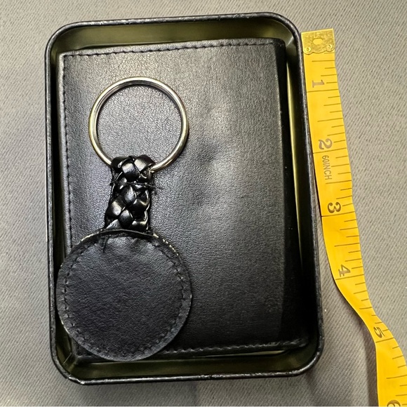 🌴Men’s Boutique Bifold Wallet and Keychain Boxed Tin Set - Picture 4 of 6